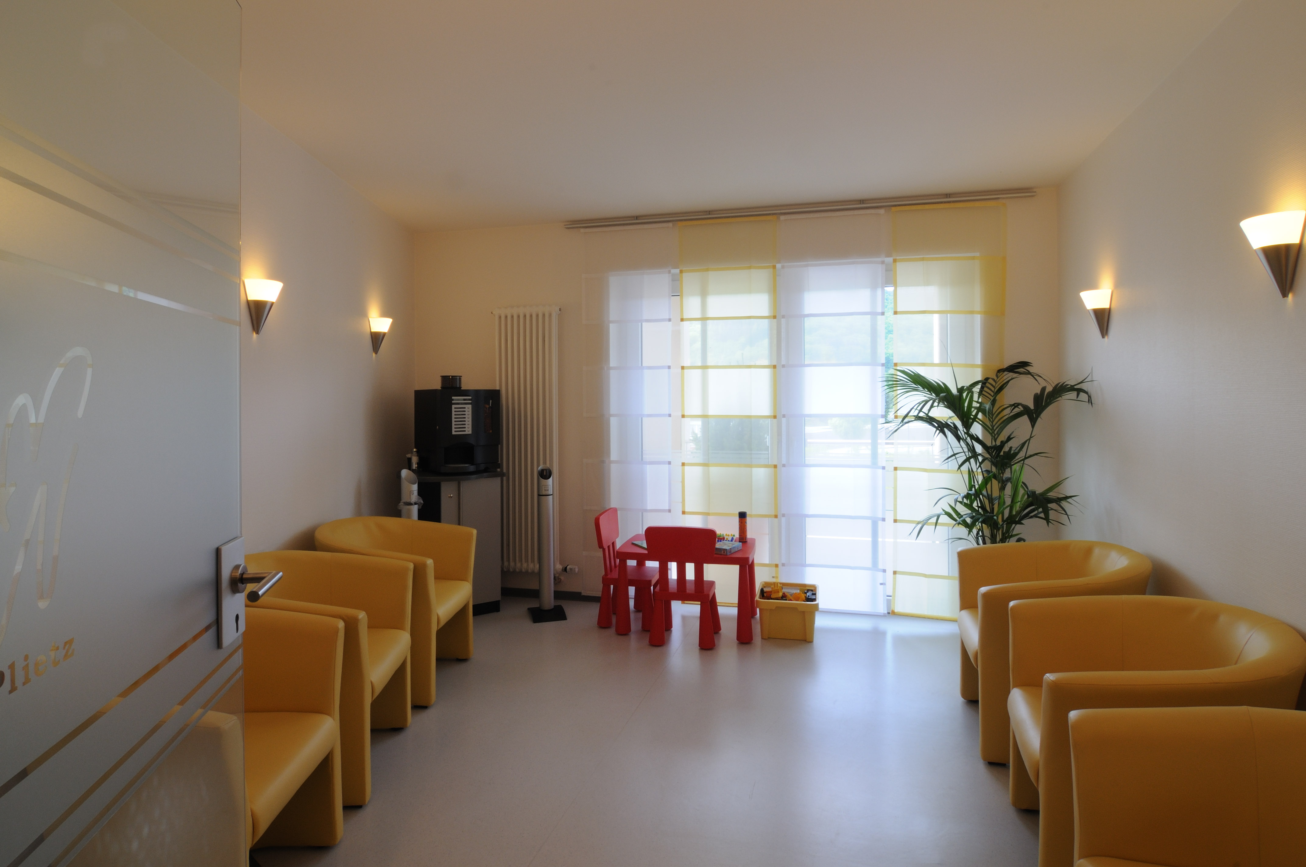 Wartezimmer Zahnarztpraxis Plietz